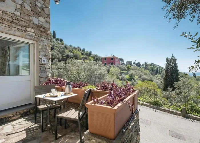La Casa Rossa Feriehus Sant'Ambrogio (Liguria)