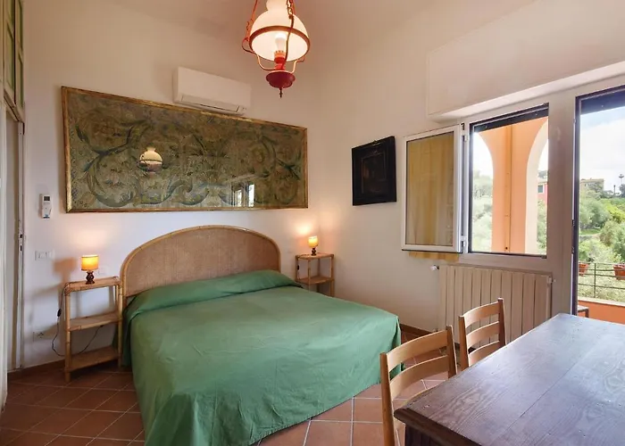 La Casa Rossa Feriehus Sant'Ambrogio (Liguria)